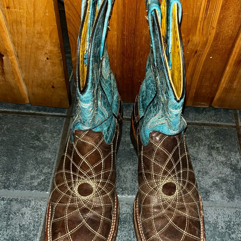 Cowgirl Boots! - Picture 4 of 4